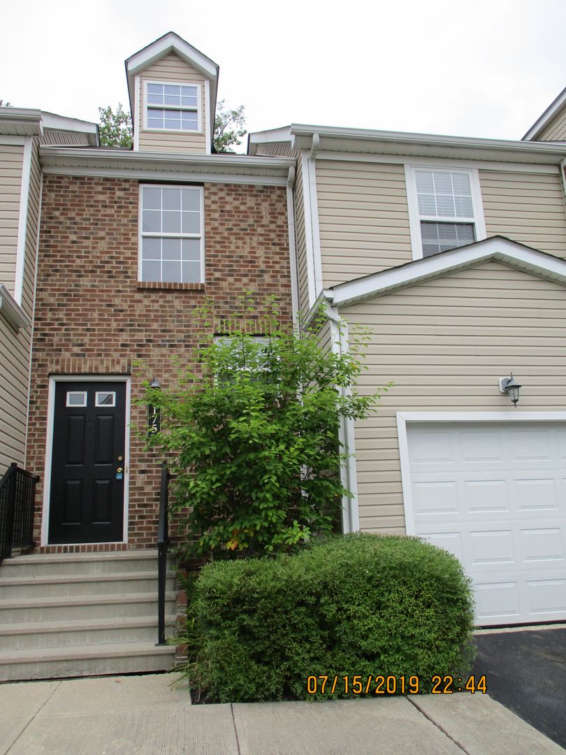 Columbus Apartment: 215 Prairecreek Way