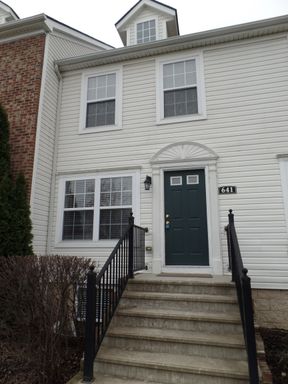 Two Bedroom Three Story Townhouse in Worthington Schools – photo 1