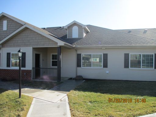 Ranch Two Bedroom Apartment with 2 Car Garage – photo 1