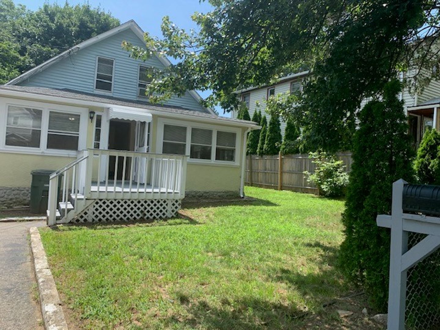 Bridgeport House: 253 Sylvan Street