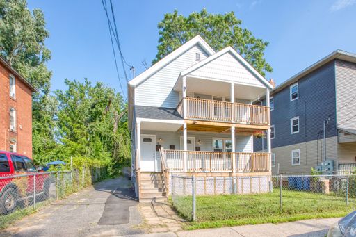Lovely 3 Bedroom 1 Bathroom - 1st Floor with/ Washer and Dryer – photo 1