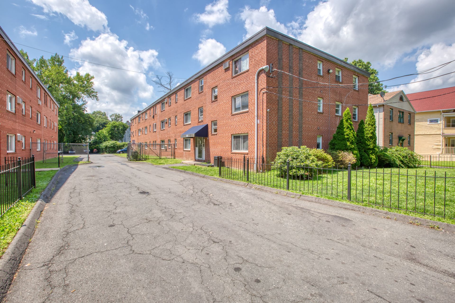 Hartford Apartment: Westland Street Apartments - 279 B2