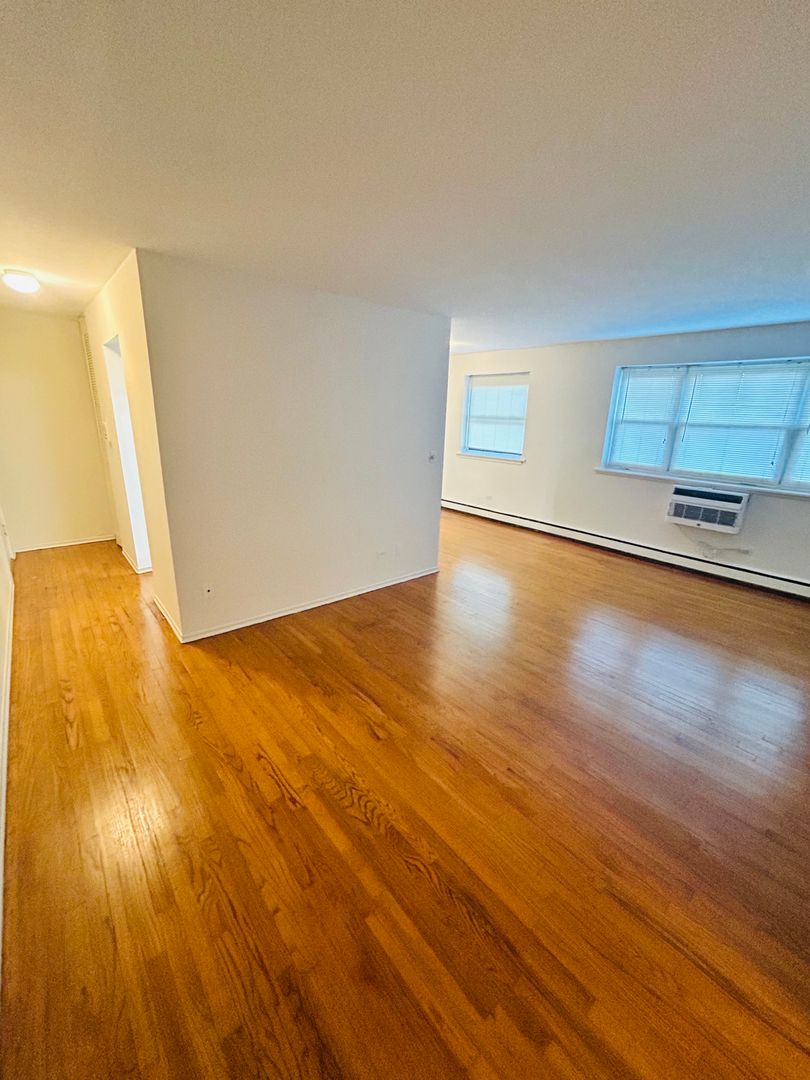 Chicago Apartment: 5747 N Winthrop Ave