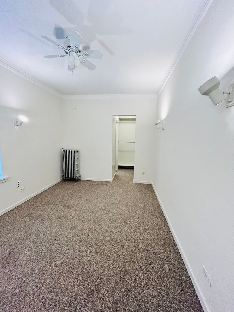 Chicago Apartment: 5734 N Winthrop Ave