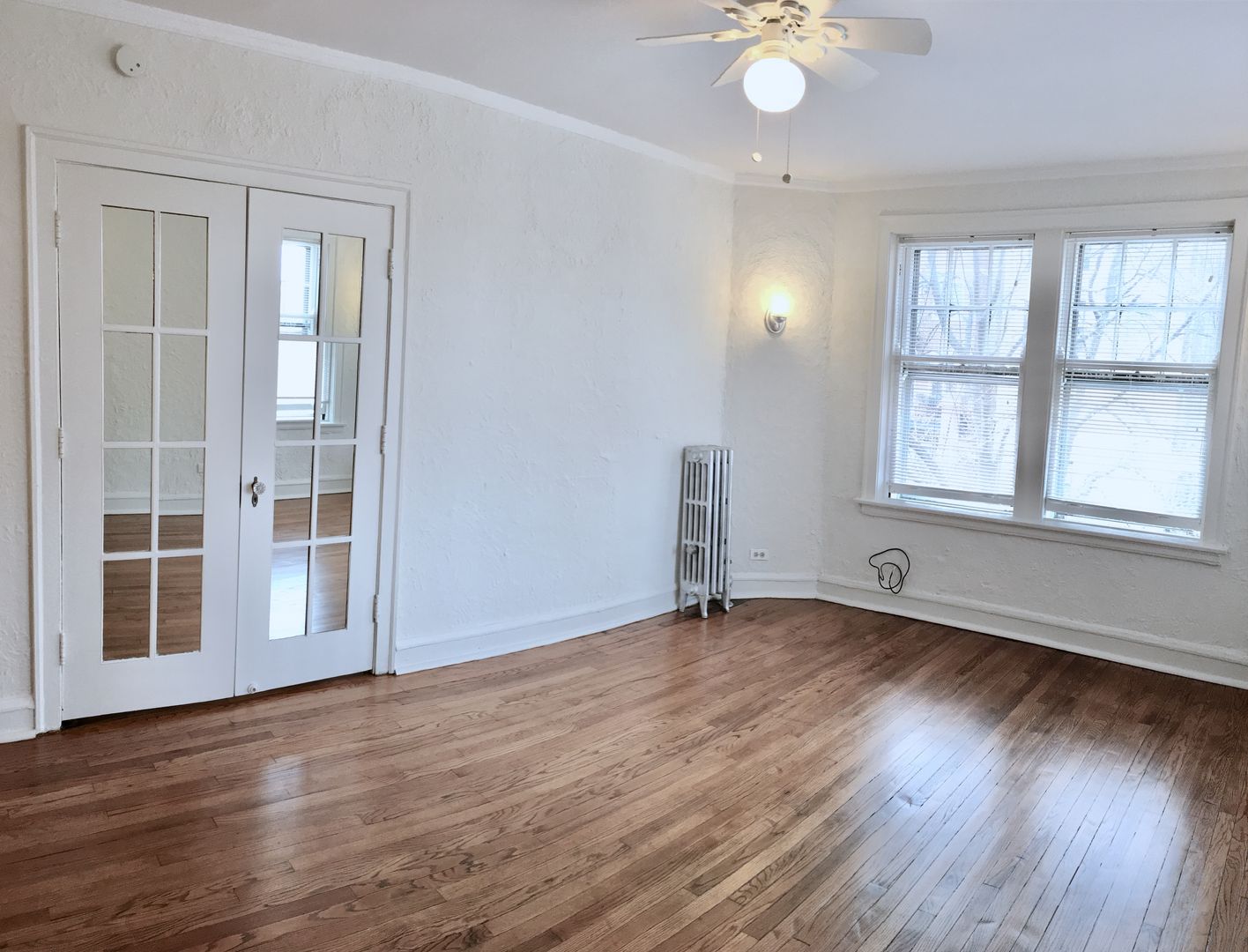 Chicago Apartment: 5727 N Winthrop Ave