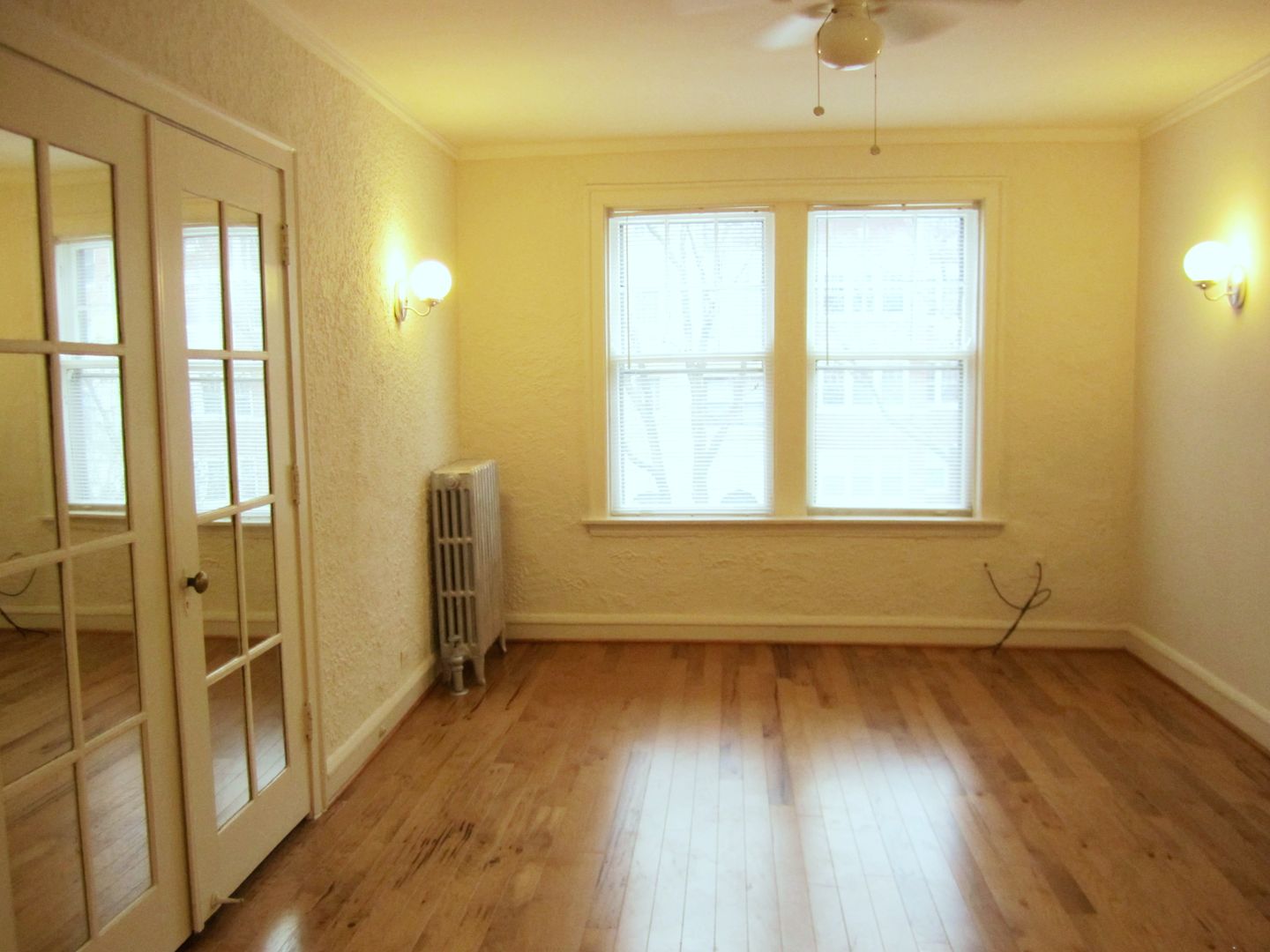 Chicago Apartment: 5727 N Winthrop Ave