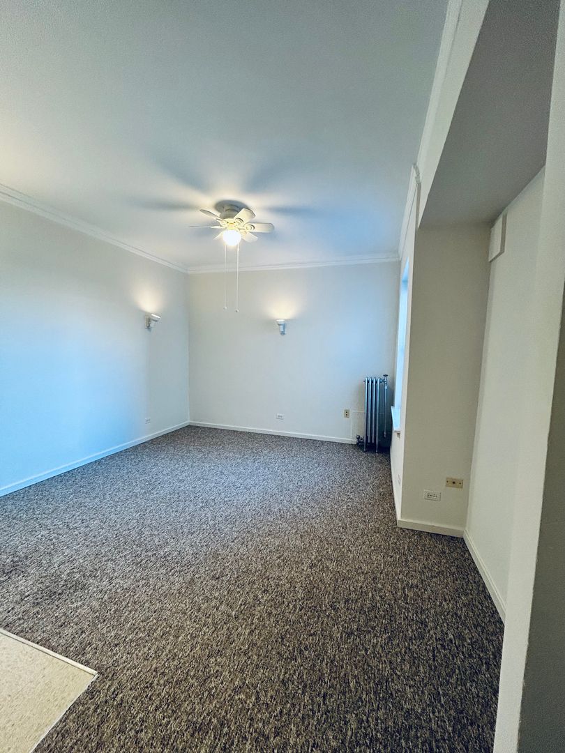 Chicago Apartment: 5734 N Winthrop Ave