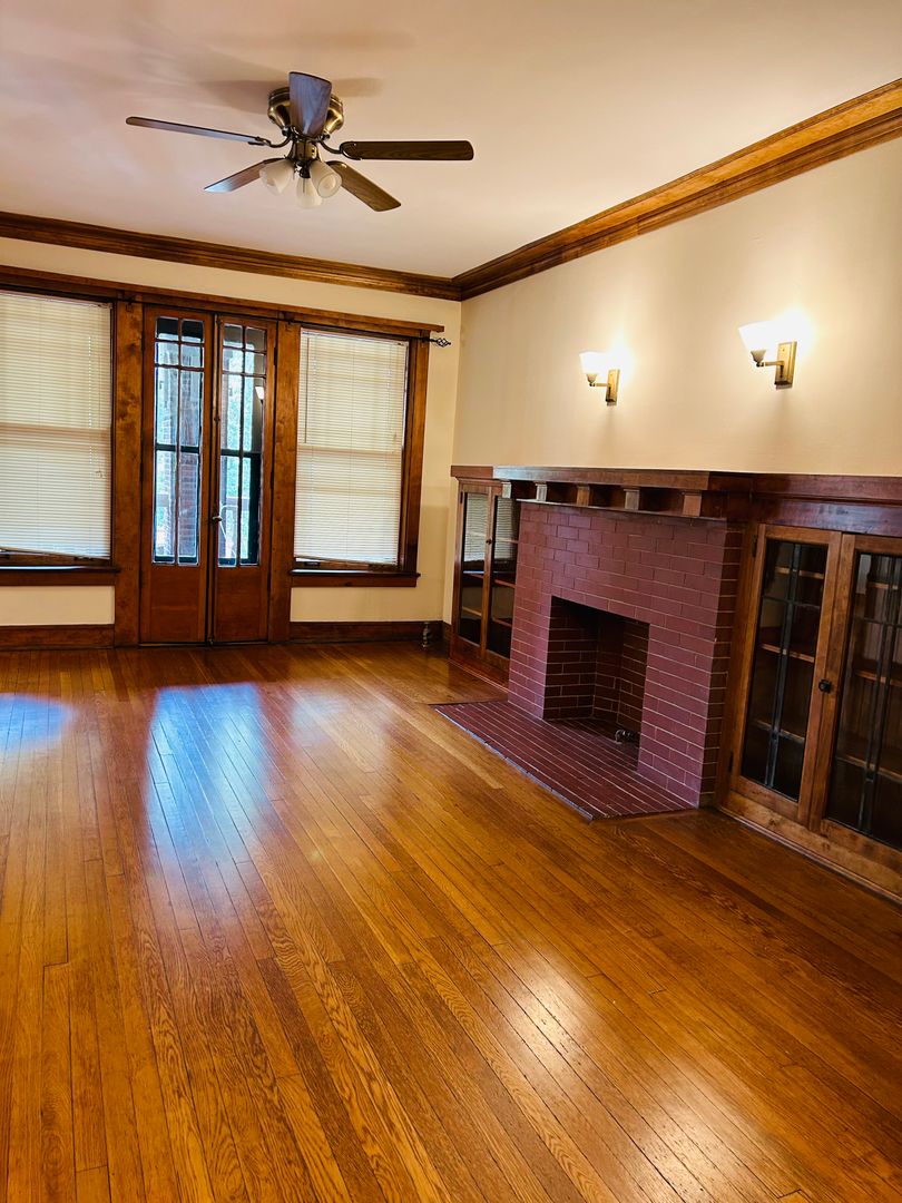 Chicago Apartment: 5751  N Winthrop Ave