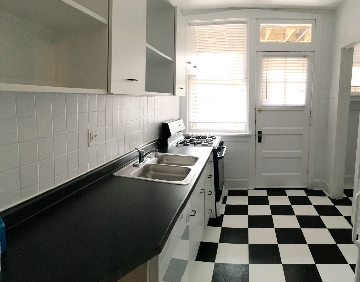 Chicago Apartment: 5752 N Winthrop Ave