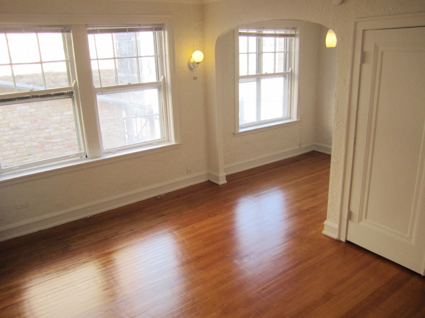 Chicago Apartment: 5727 N Winthrop Ave