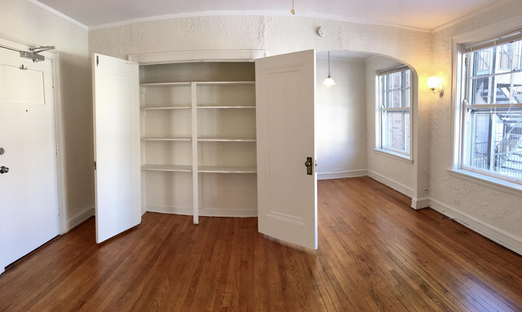 Chicago Apartment: 5727 N Winthrop Ave