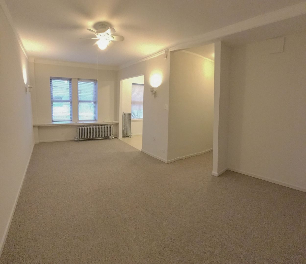 Chicago Apartment: 5734 N Winthrop Ave