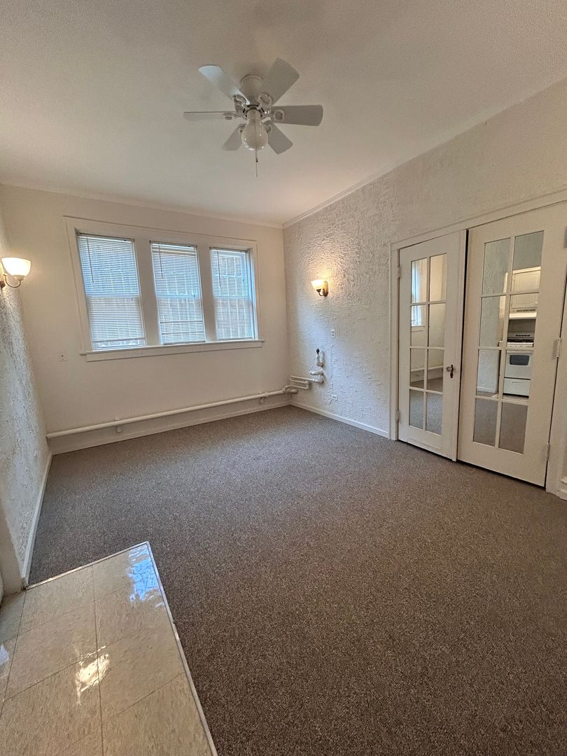 Chicago Apartment: 5727 N Winthrop Ave
