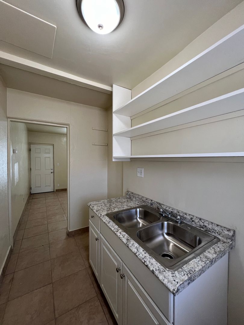 301 N FIRST AVE APT 4, BARSTOW, CA 92311