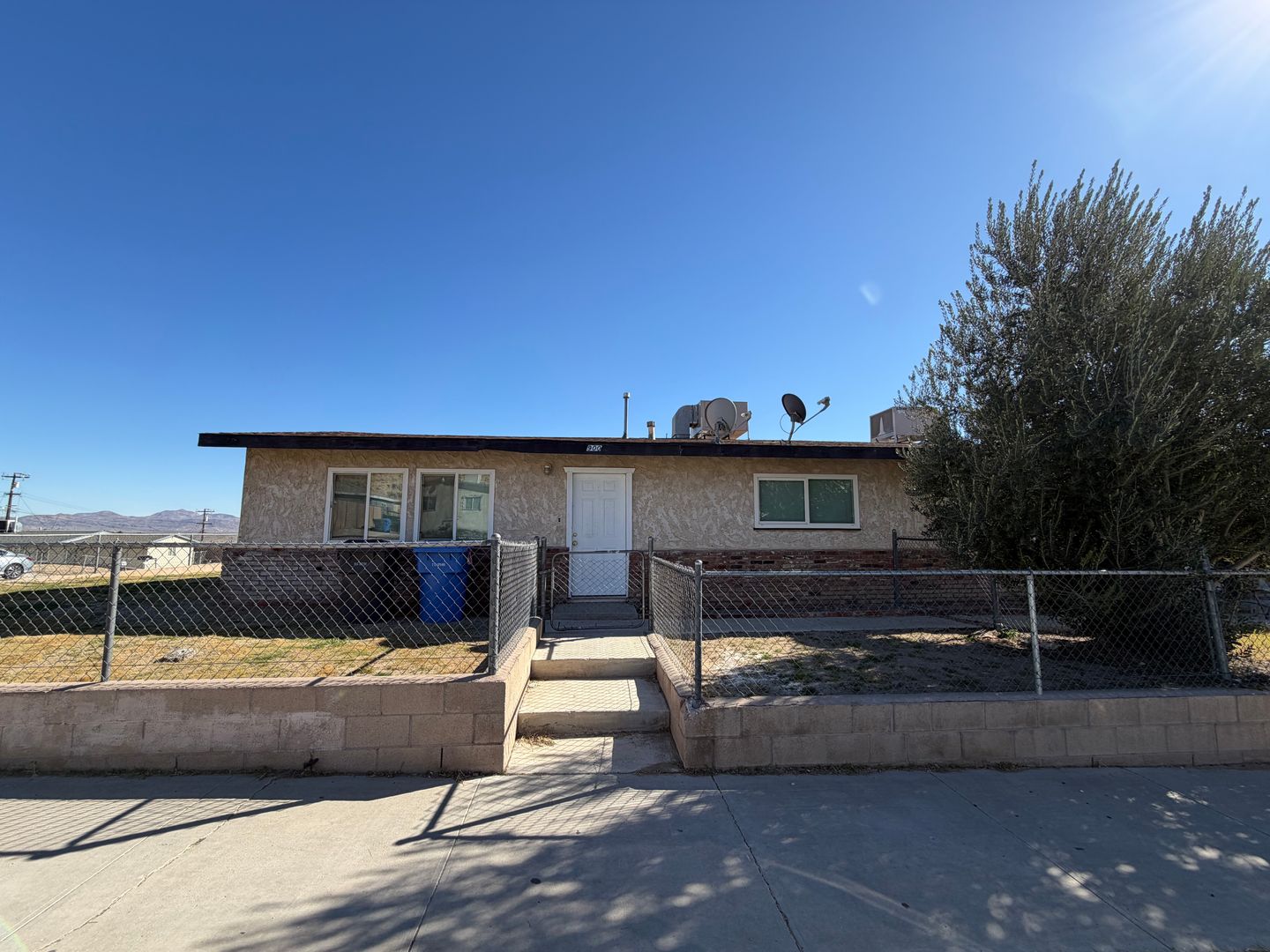 BARSTOW Apartment: 900\902 E. NAVAJO STREET