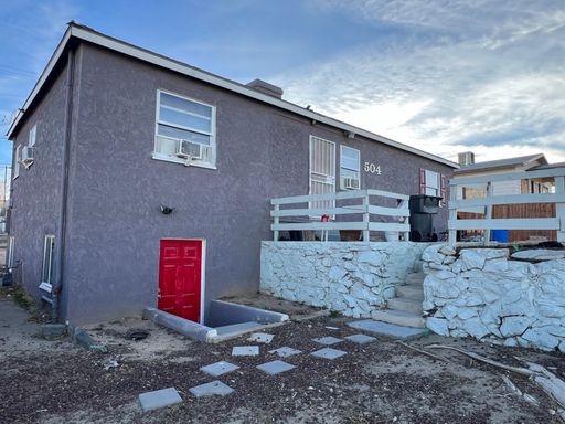 Cozy 1 Bedroom Apartment Water, Sewer, Electricity & Trash Paid !!