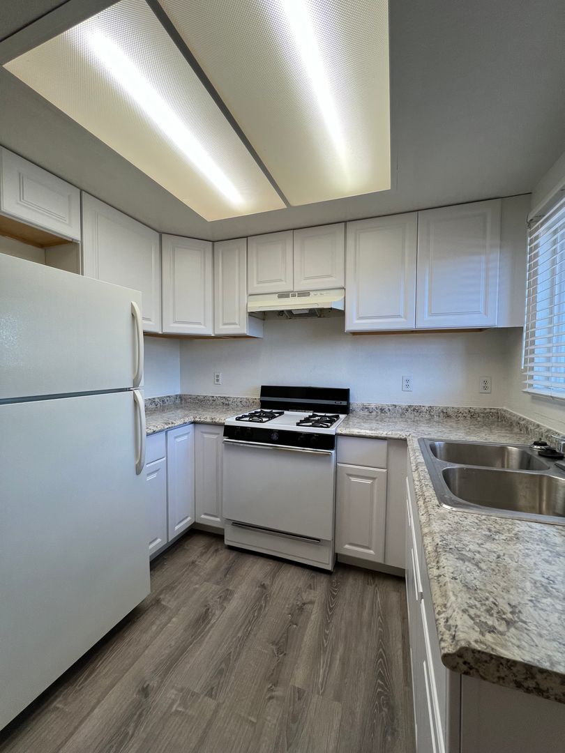 1161 BARSTOW ROAD B, BARSTOW, CA 92311