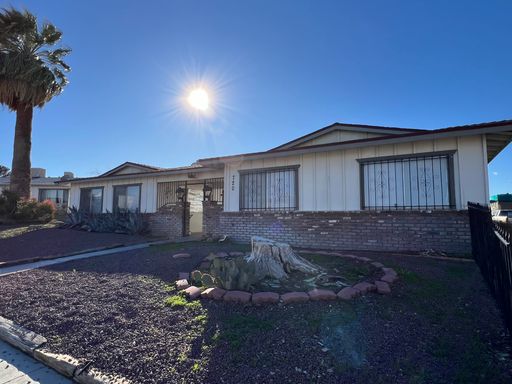 Spacious Upstairs 2 Bedroom 1 Bathroom Apartment