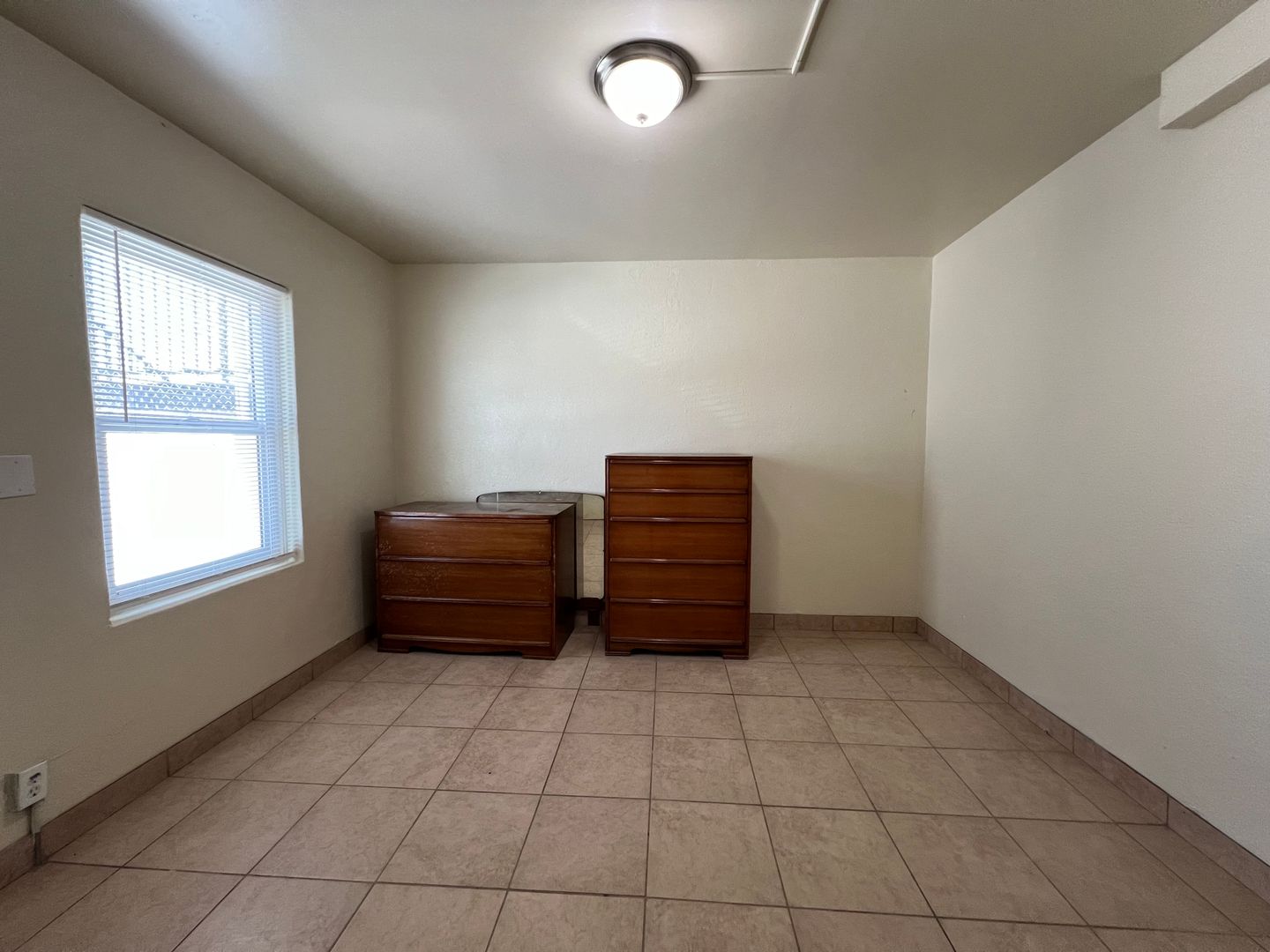 301 N FIRST AVE APT 4, BARSTOW, CA 92311