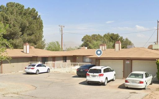 2 Bedroom 1 Bathroom Apartment with Central Heating & Air and 1 Car Garage Located in Apple Valley – photo 1