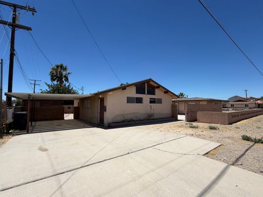 Spacious 4 Bedroom 2 Bathroom House Located in Irwin Estates – photo 1