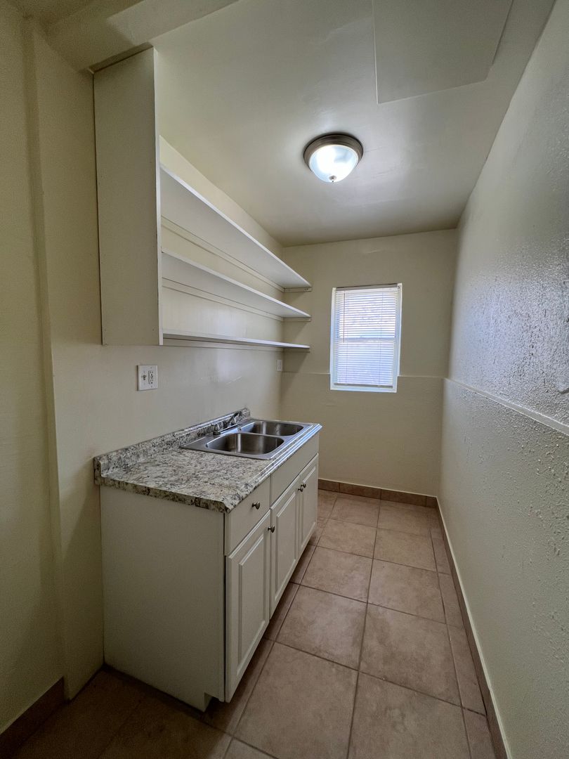 301 N FIRST AVE APT 4, BARSTOW, CA 92311