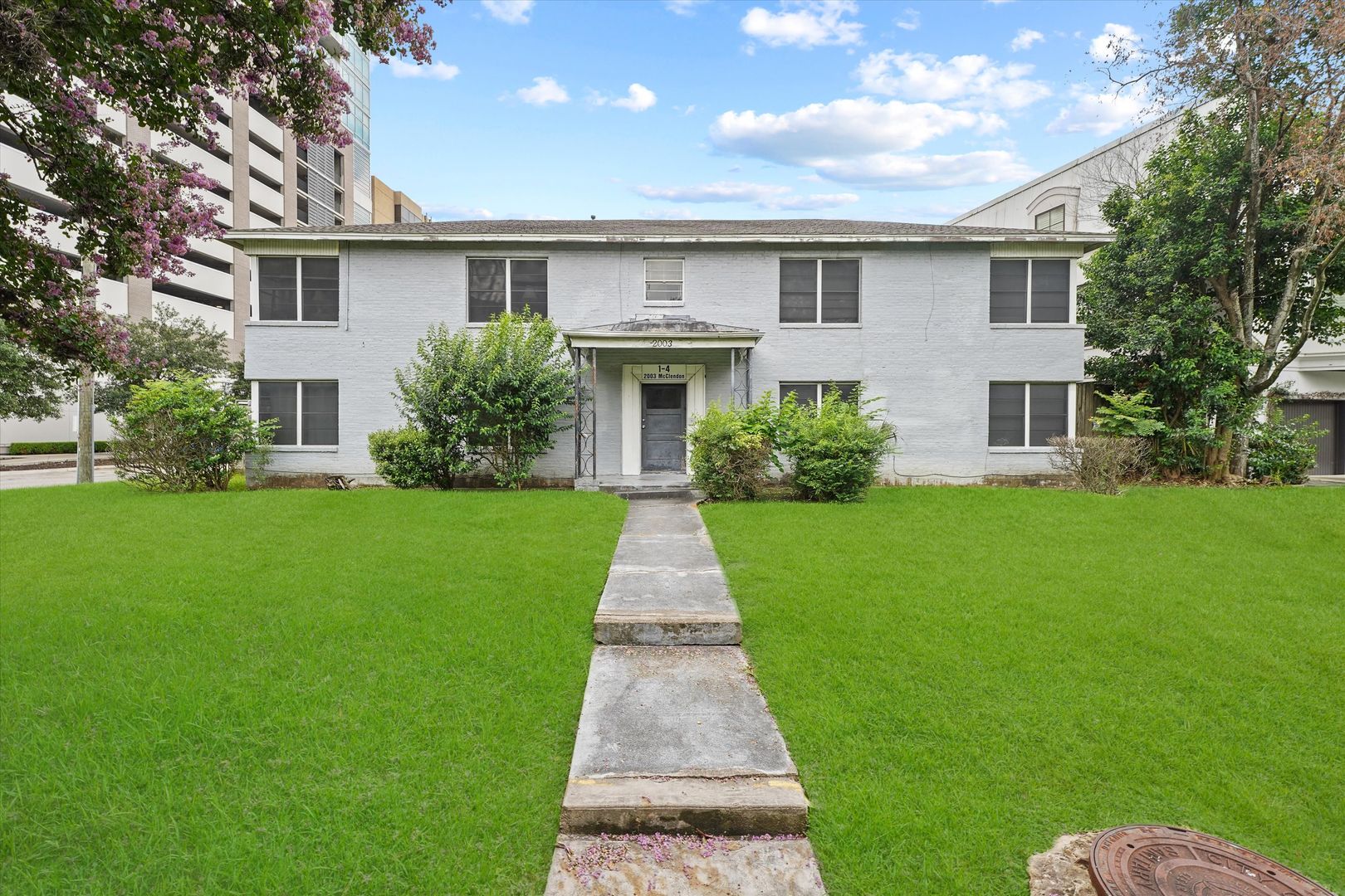 Houston Apartment: 2003 McClendon St