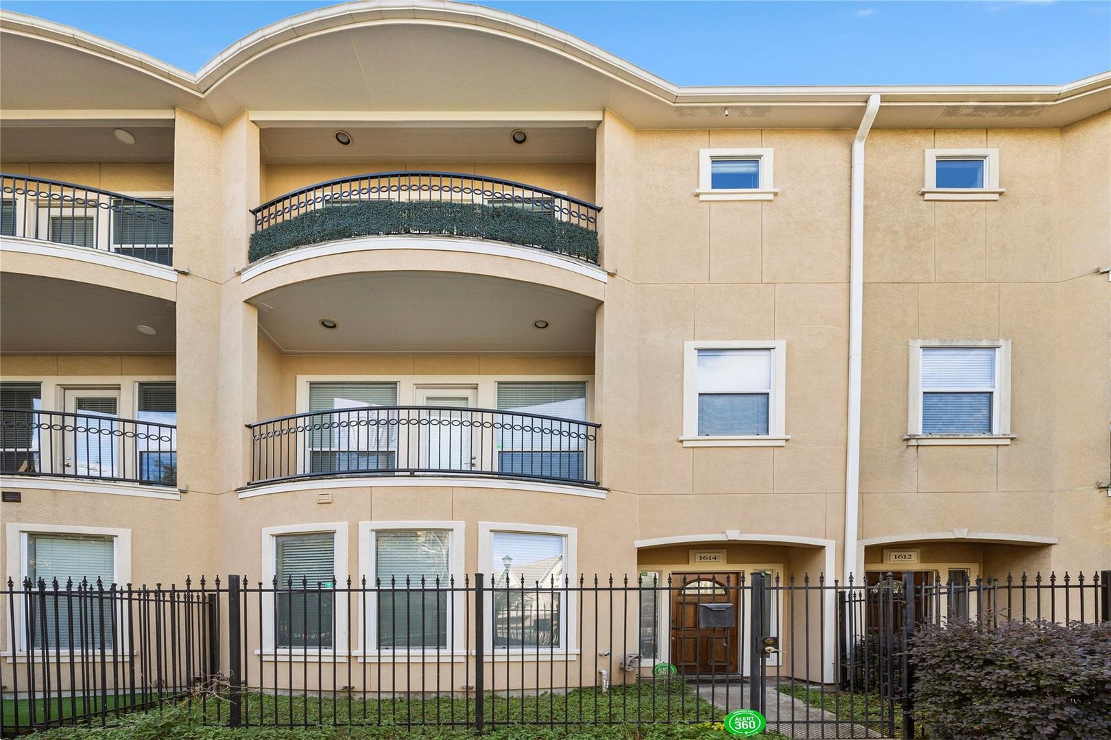 Houston House: 1614 Stuart St