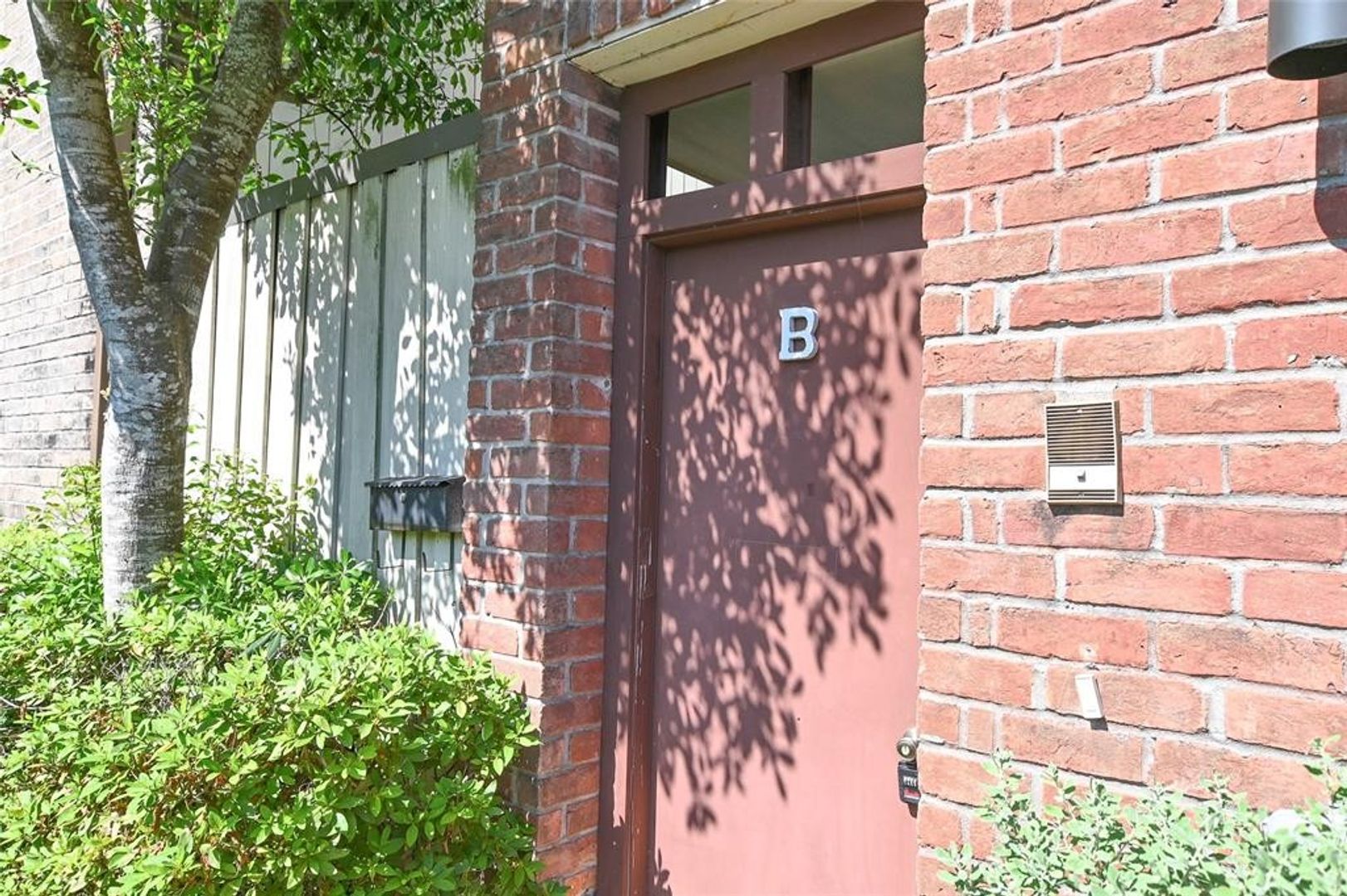 Houston House: 2243 W Alabama St Apt B