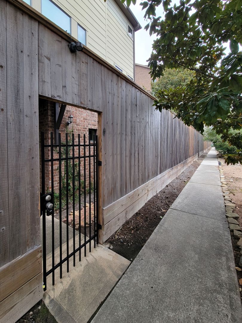 Houston House: 1602 White St