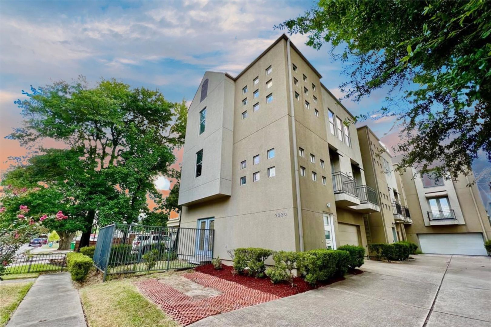 Houston Townhome: 2220 Portsmouth St  Unit A