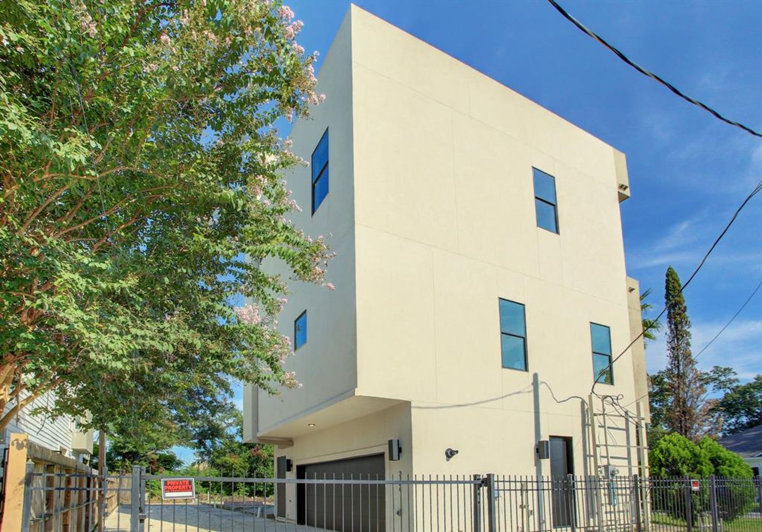 Houston House: 3106 Eunice St