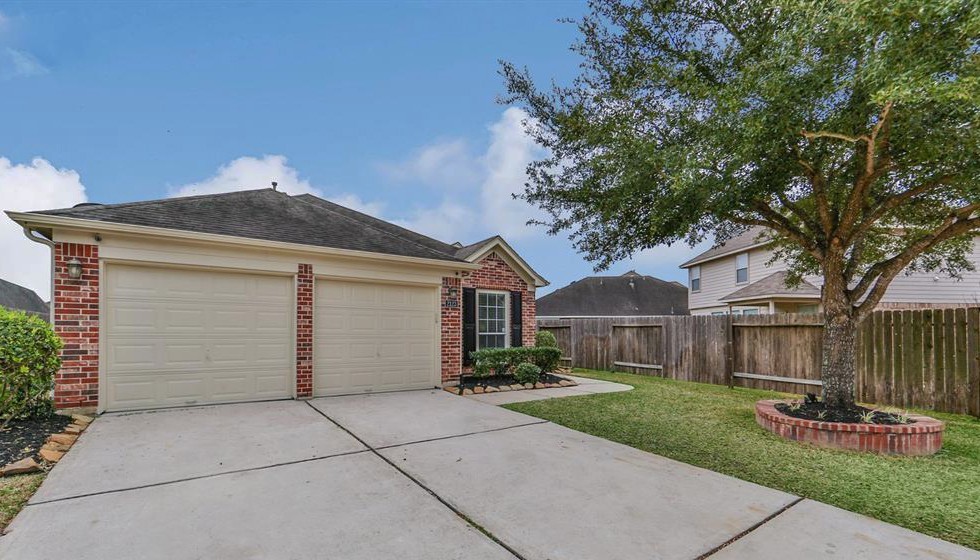 Katy House: 2123 Castle Gardens Ln