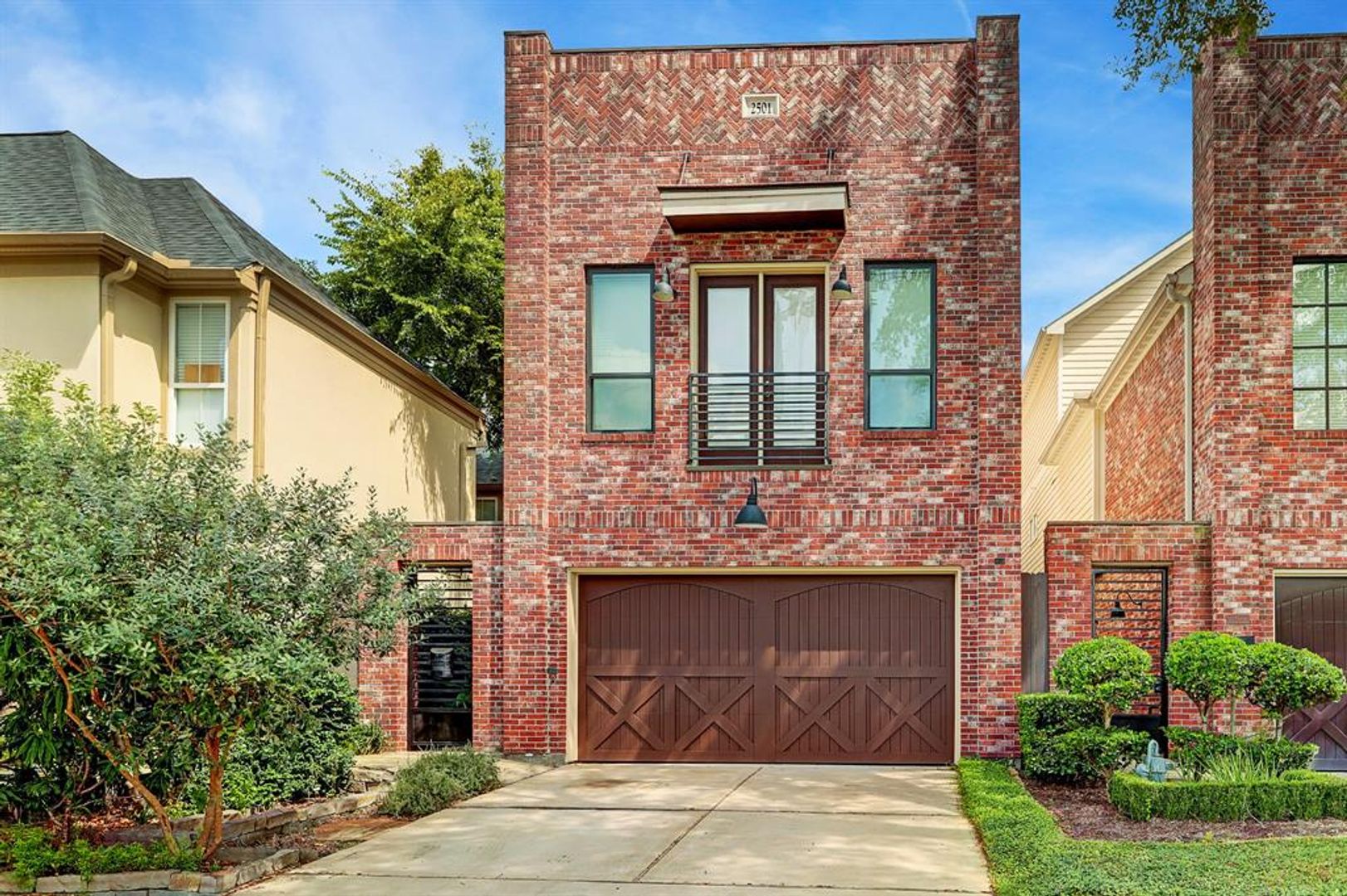 Houston House: 2501 Mcduffie St