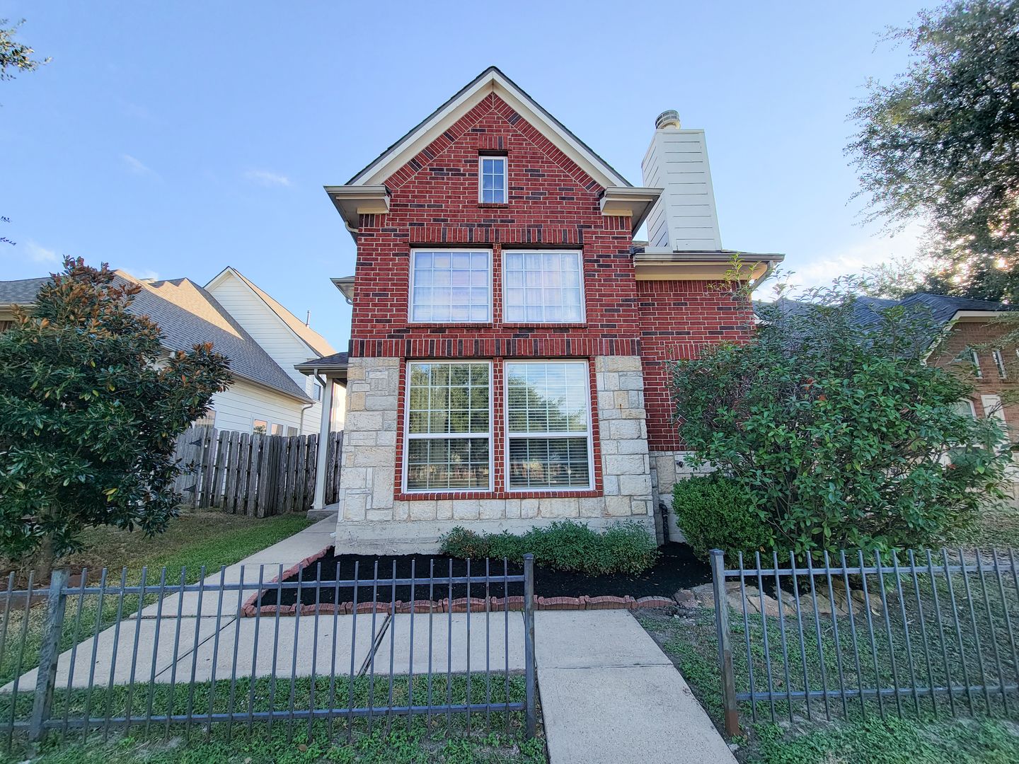 Houston House: 7243 Crimson Sky Drive