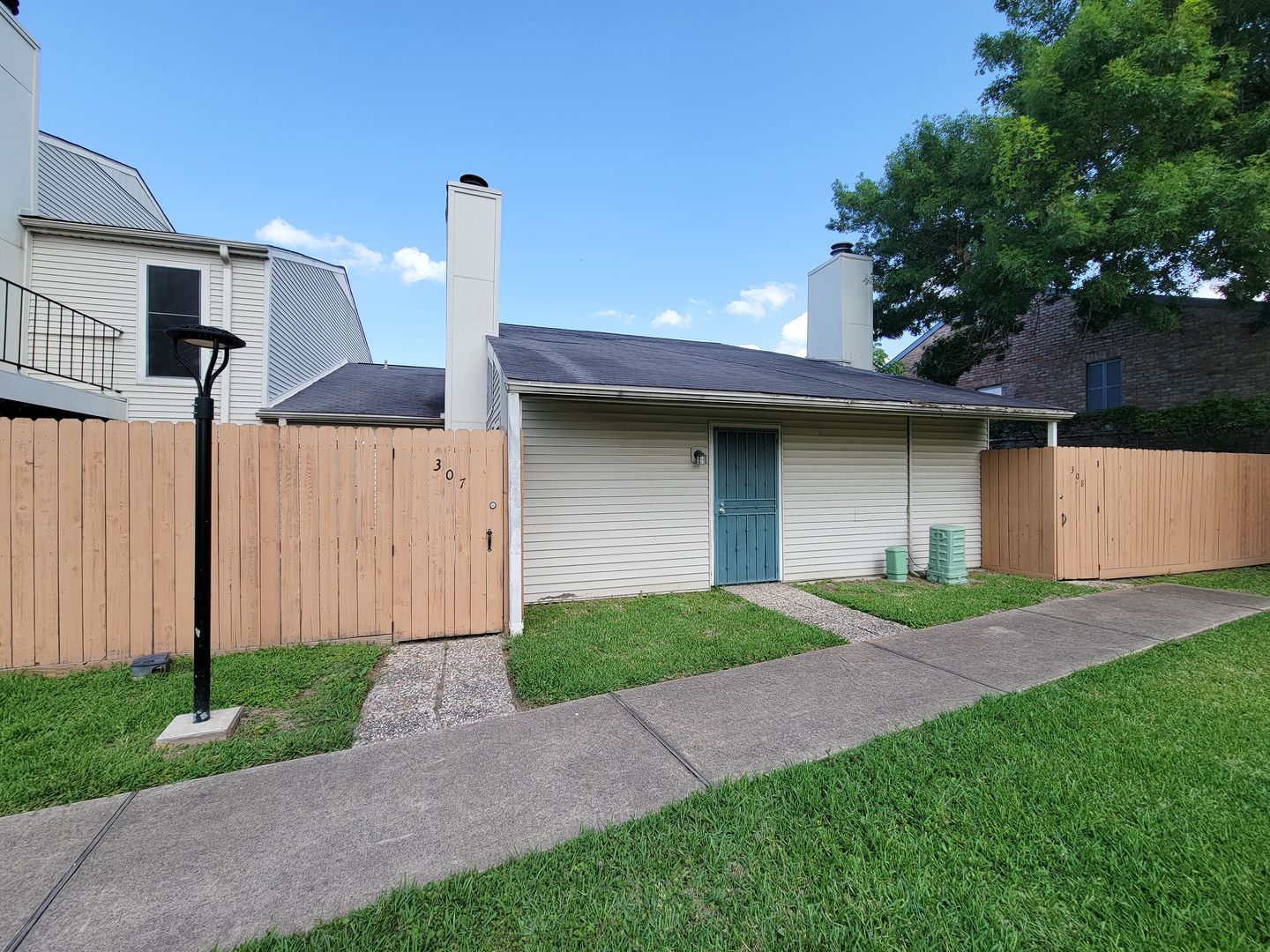 Houston Condo: 6401 Deihl Rd, Apt 307