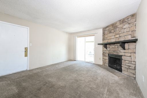 Centrally Located 2 Bedroom 2 Bathroom Condo Close to DTC! – photo 1