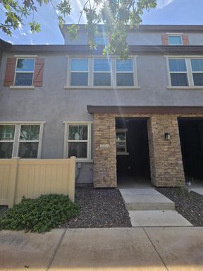COMING SOON | COPPER LEAF TOWNHOME | HALF MONTH FREE! – photo 1