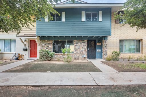 COMING SOON- 3 Bed/2.5 Bath Townhome- Washer and dryer in unit! – photo 1