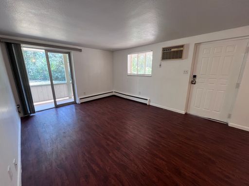 Showing Available Today AND 6-Weeks Rent Free! Beautiful Creekside Apartment – photo 1