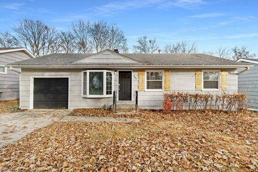 Coming Soon! Cozy Fairway home ready to find its new residents!!