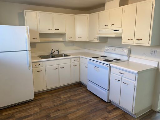 Spacious 2 Bedroom 1 Bath! Right Down The Street From Sprouts in Wheat Ridge, Applewood Center, trails In Wheat Ridge. Easy Access To The Mountains And Denver! + Laundry onsite