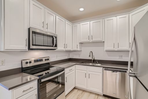 One month FREE rent! 2 bedroom, 2 bath – photo 1
