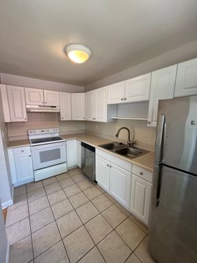 Charming Rosedale Bungalow with In-Unit Laundry & Prime Denver Location – photo 1