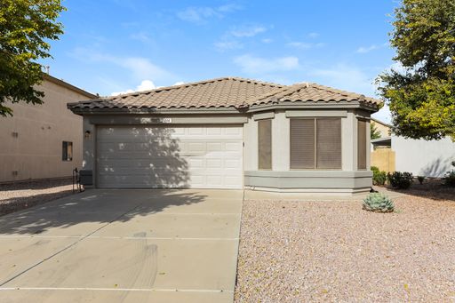Stunning 4 Bed/2 Bath Single Level home located in San Tan Valley! Featuring split floorplan! – photo 1