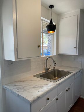 Spacious One Bedroom in the Coronado District – photo 1