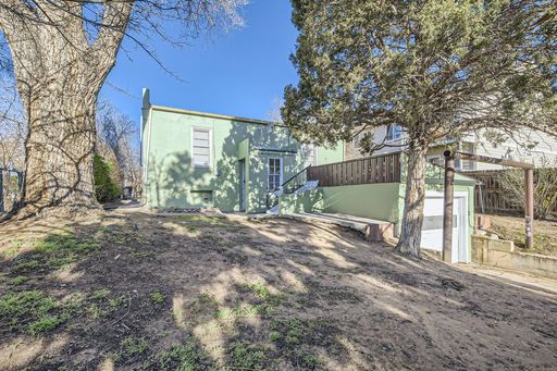ONE MONTH FREE!! Beautiful Main Floor Unit!! Blocks from downtown and UNC! – photo 1