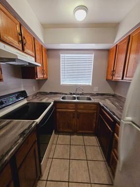 Modern 2 Bedroom | Prime Mesa Location – photo 1
