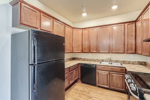 ONE MONTH FREE RENT Spacious 2 bedroom, 2 bath Condo in Aurora!! – photo 1