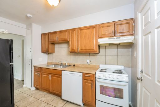 3 Bedroom, 1 Bath in the Villa Park Neighborhood. Quiet Street. New Flooring and Paint. Fenced Yard. – photo 1